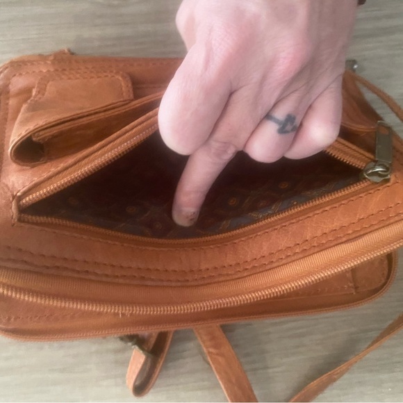 Never used leather wallet purse. Keep your cards, phone, sunglasses - Picture 5 of 14